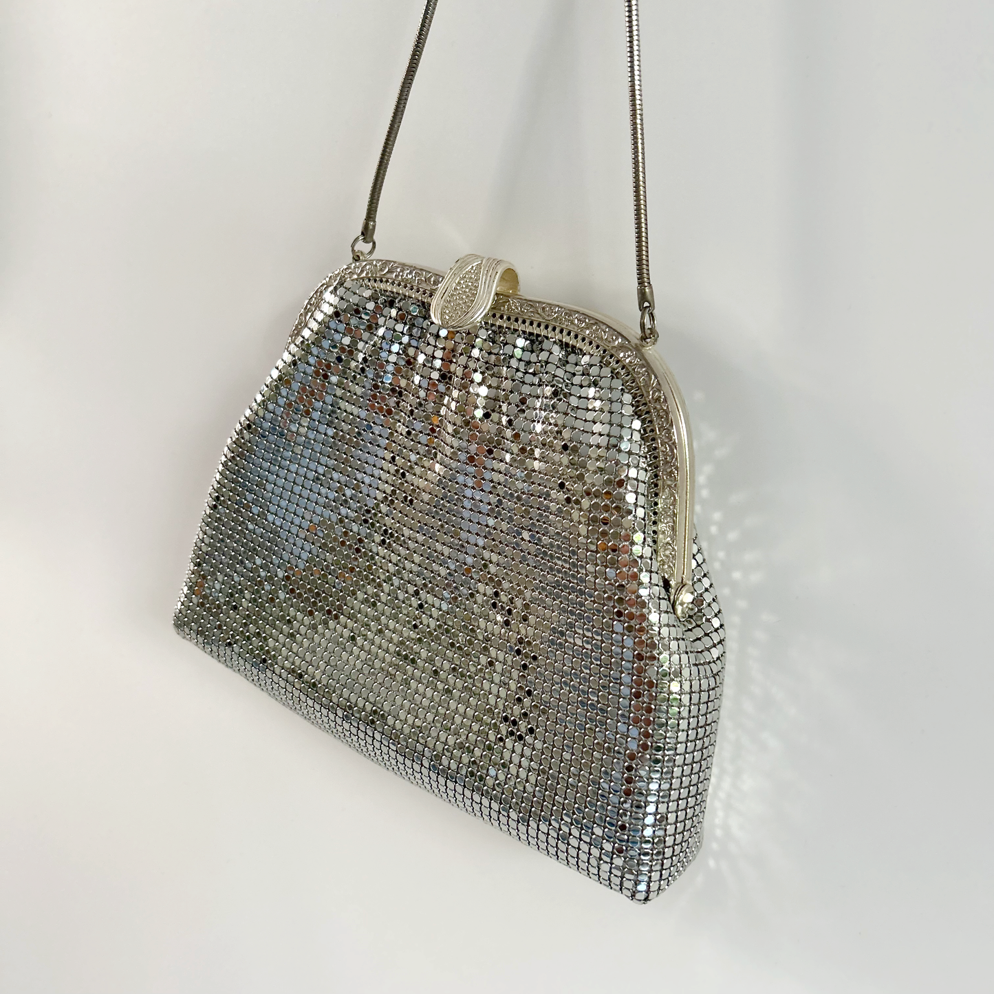 Vintage Silver Mesh Evening Bag – Art Deco Clutch Purse with Chain Strap – Retro Wedding Handbag