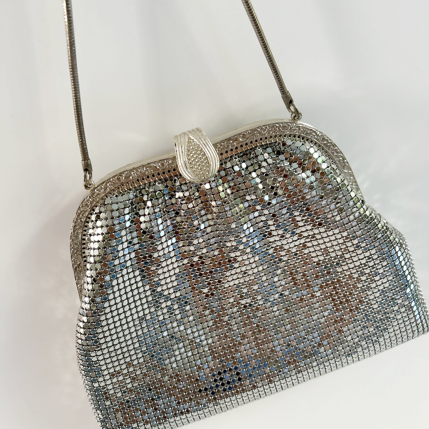 Vintage Silver Mesh Evening Bag – Art Deco Clutch Purse with Chain Strap – Retro Wedding Handbag