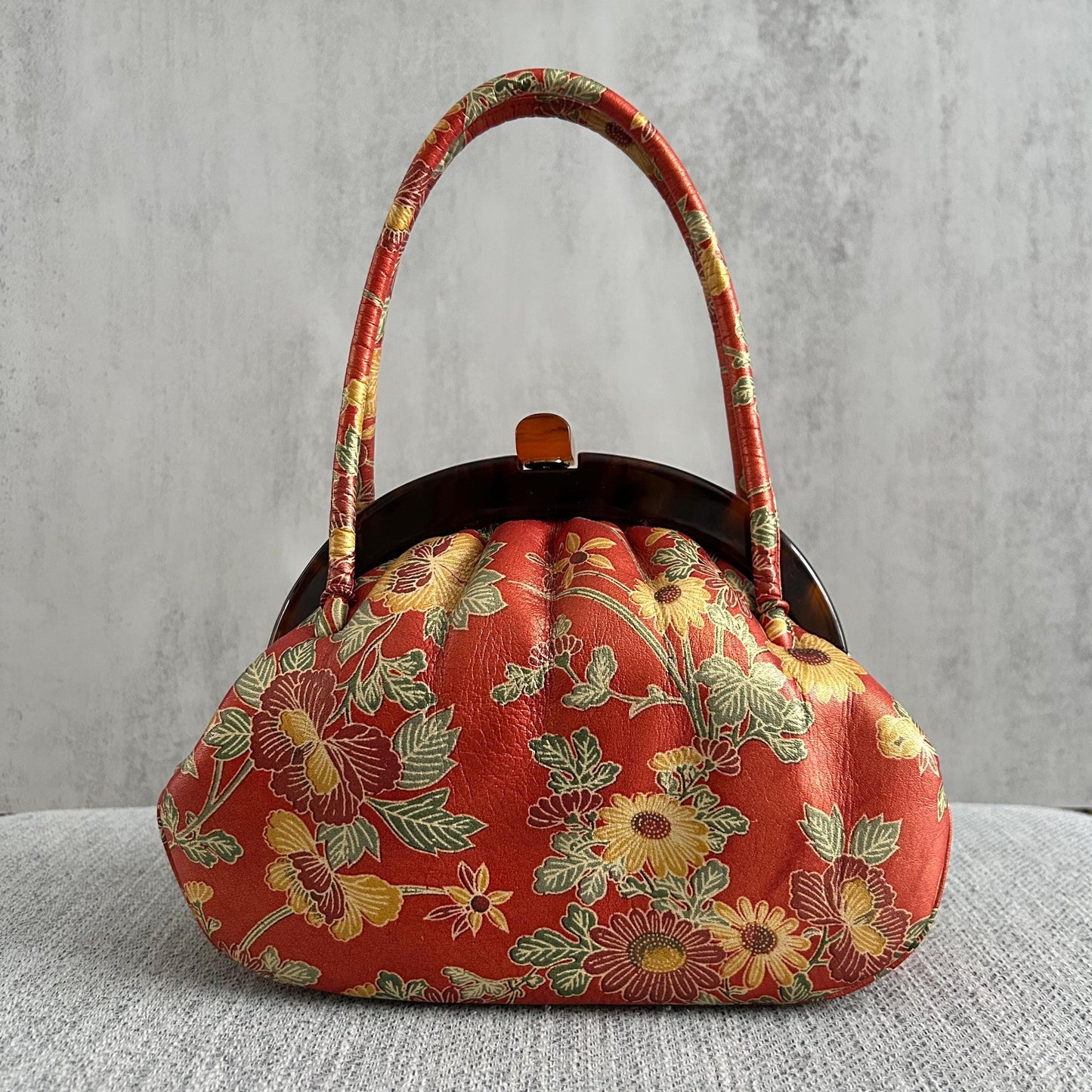 Vintage Mid-century Floral Purse with Resin Clasp